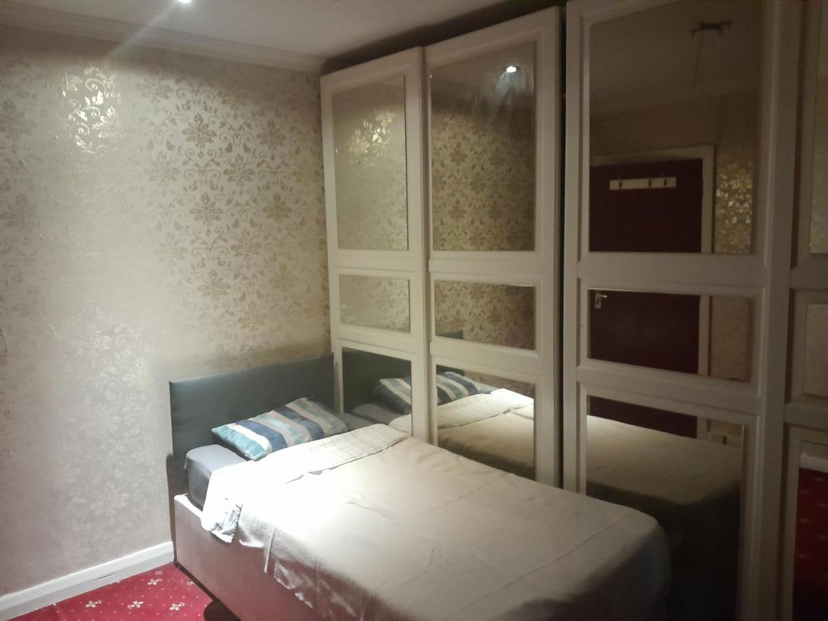 Lovely 1-Bed Studio In London Apartment Exterior photo