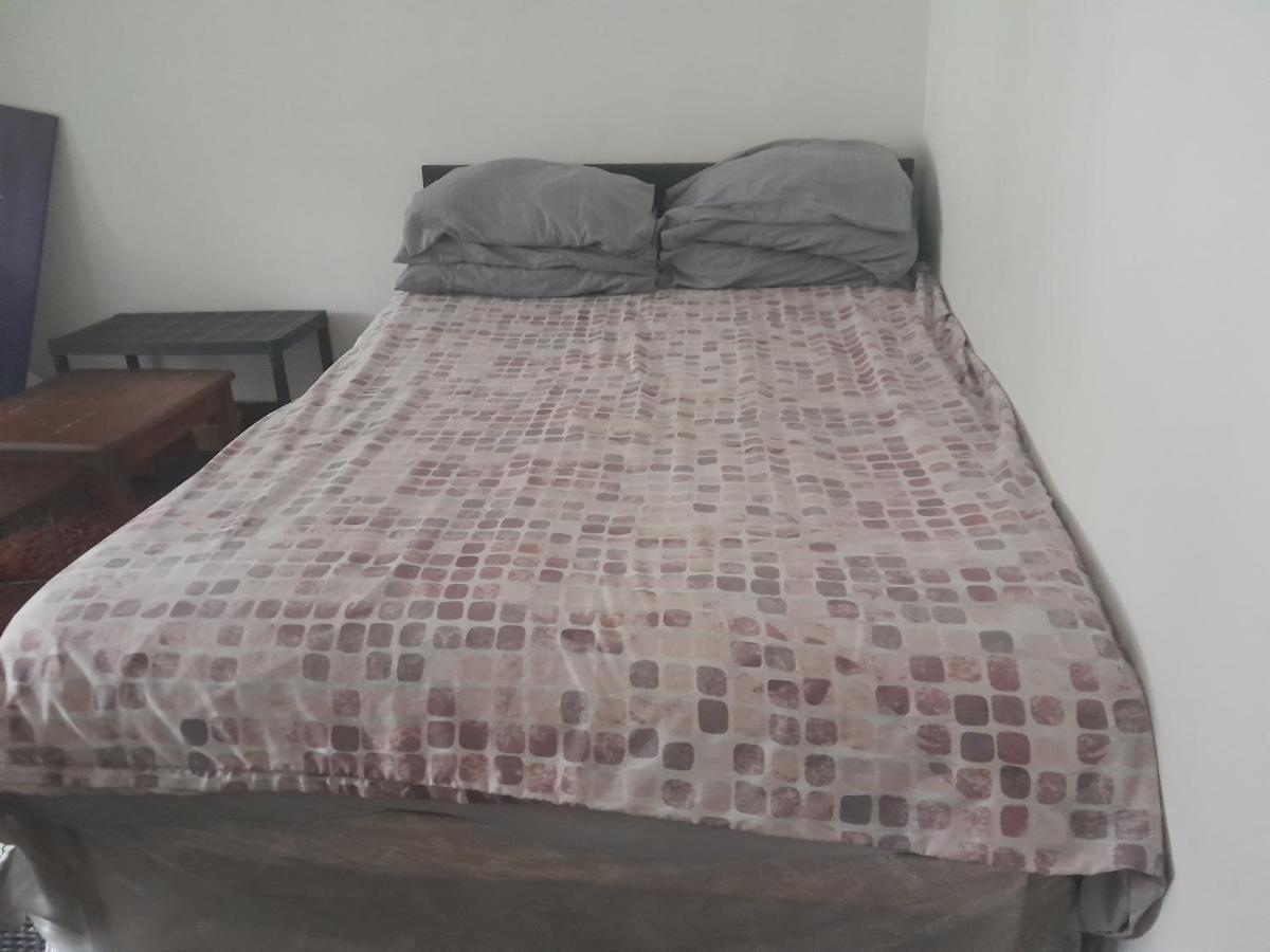 Lovely 1-Bed Studio In London Apartment Exterior photo
