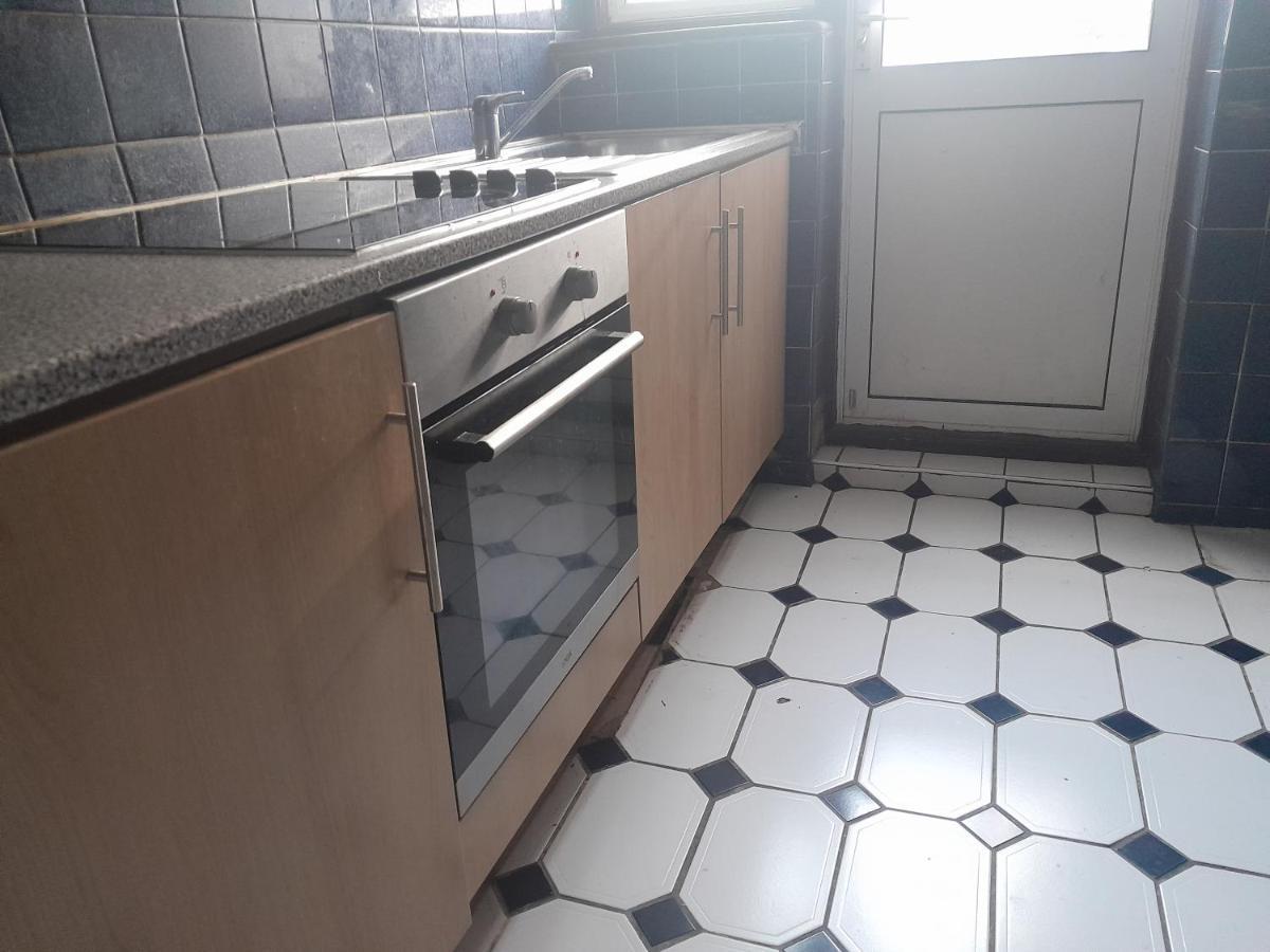 Lovely 1-Bed Studio In London Apartment Exterior photo